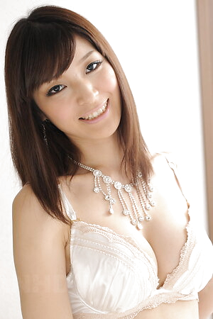 Sexy Yuria Tominaga is violonnist and slut