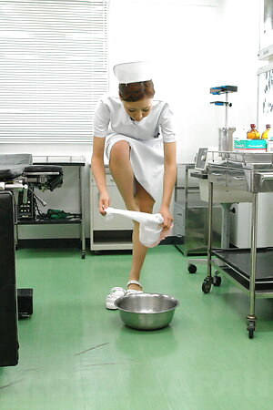 Nurse Mio Kuraki pees in a basin, sucks cock and gets cum on face.
