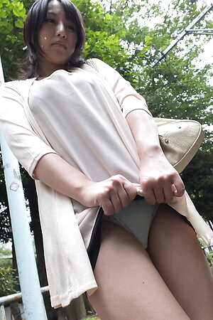 Yuna Hoshizaki can't wait to suck her boyfriend
