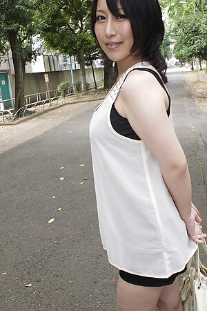 Yuna Hoshizaki can't wait to suck her boyfriend