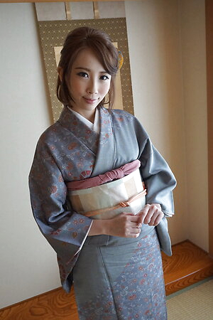 Lady Aya Kisaki reveals beautiful small tits