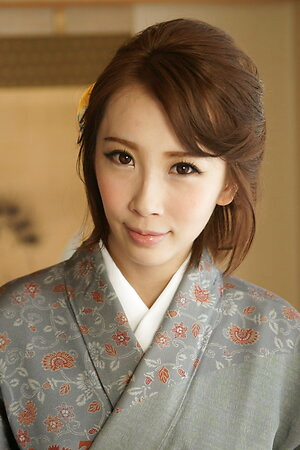Lady Aya Kisaki wears a sexy kimono and poses for us
