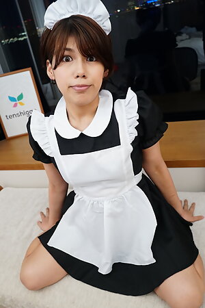 Maid Hinata Nanase has a hot hairy pussy