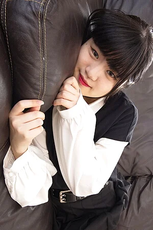 Cute Otoka Aoki spreads her shaved wet pussy