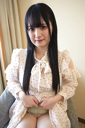 Reika Kato reveals her sexy tits